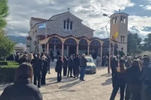 Δίπλα δίπλα τα κηδειόχαρτα: Βουβός πόνος στο τελευταίο αντίο στον 19χρονο Νίκο – Σήμερα η κηδεία της 17χρονης Αγγελικής ΦΩΤΟ