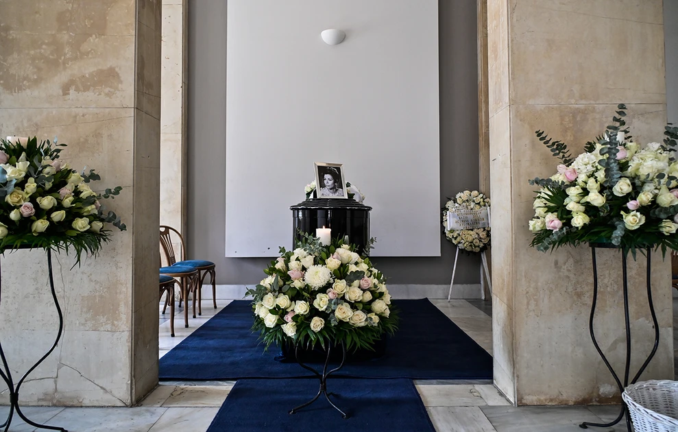 Το τελευταίο αντίο στη Μέλπω Ζαρόκωστα στο Α΄ Νεκροταφείο