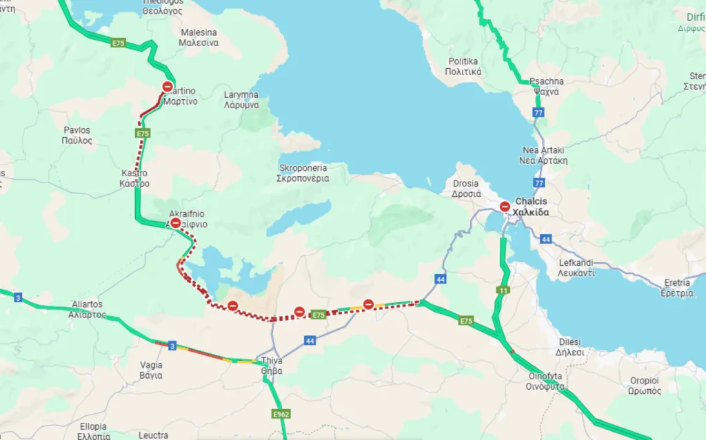 Με πολλά εμπόδια η επιστροφή των ταξιδιωτών - Μπλόκα αγροτών σε Μαρτίνο, Κιάτο και Αρχαία Νεμέα