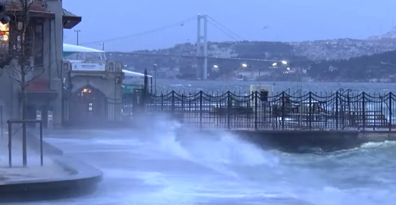 Κωνσταντινούπολη: Καταιγίδα θύμισε τυφώνα και δεν επέτρεψε σε αεροπλάνο να προσγειωθεί στο Σαμπιχά Γκιοκτσέν ΒΙΝΤΕΟ