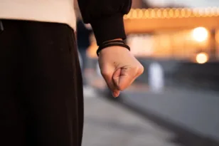 Ερέτρια: Σοκάρει ο άγριος ξυλοδαρμός 16χρονου από ομάδα συνομηλίκων, νοσηλεύεται με κάταγμα γνάθου στο «Παίδων»