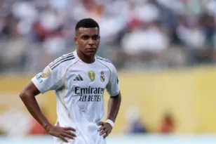 «Δεν φταίει ο Βινίσιους. Το φταίξιμο είναι ολόκληρης της ομάδας», ο Εμπαπέ στο πλευρό του Βραζιλιάνου