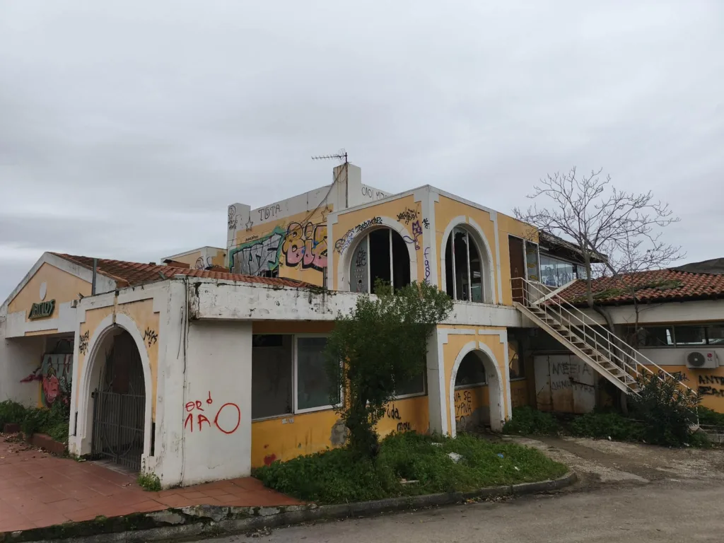 Πάτρα: Μπήκαμε στο 2026 και ακόμα ρημάζει ο «Λάγιος» ΦΩΤΟ