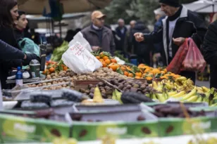 Συμφωνία Θεοδωρικάκου-εκπροσώπων λαϊκών αγορών για τα 15 αιτήματά τους