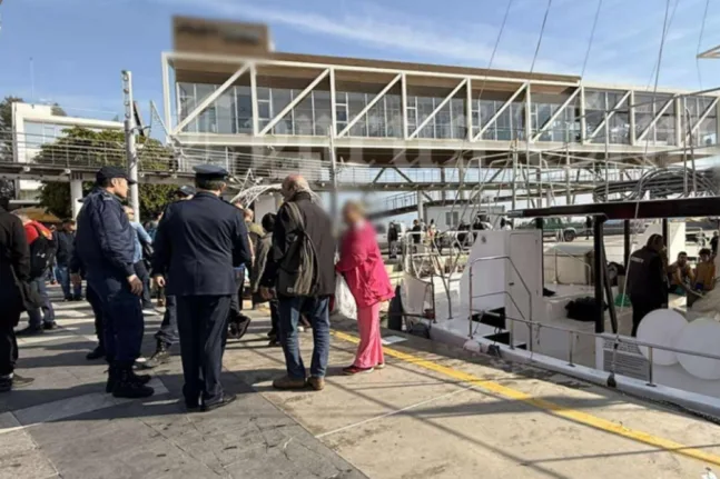 Κύπρος: 45χρονος βούτηξε για τον Σταυρό, τον πήρε και έφυγε!