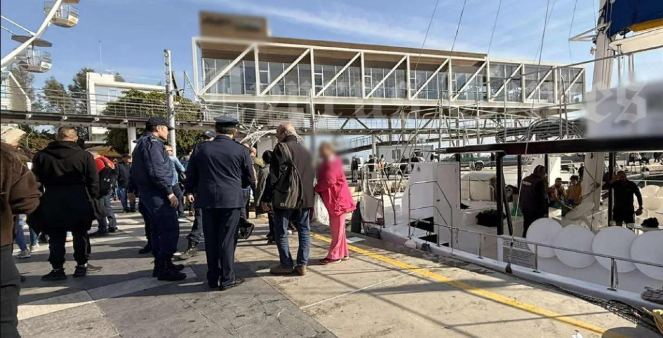 Κύπρος: 45χρονος βούτηξε για τον Σταυρό, τον πήρε και έφυγε!