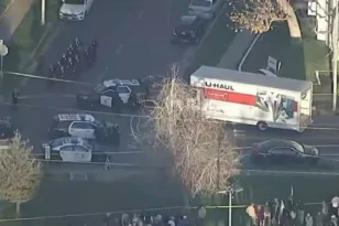 ΒΙΝΤΕΟ η στιγμή που φορτηγό «πέφτει» σε διαδηλωτές στο Λος Αντζελες για το ..Ιράν