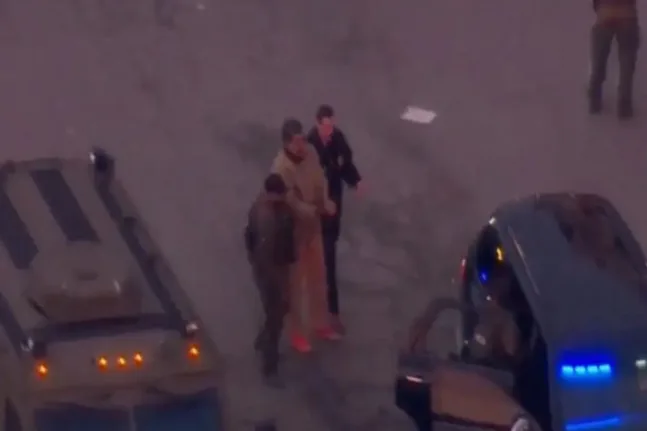 Ο Νικολάς Μαδούρο με χειροπέδες και στολή φυλακισμένου στο δικαστήριο της Νέας Υόρκης ΒΙΝΤΕΟ