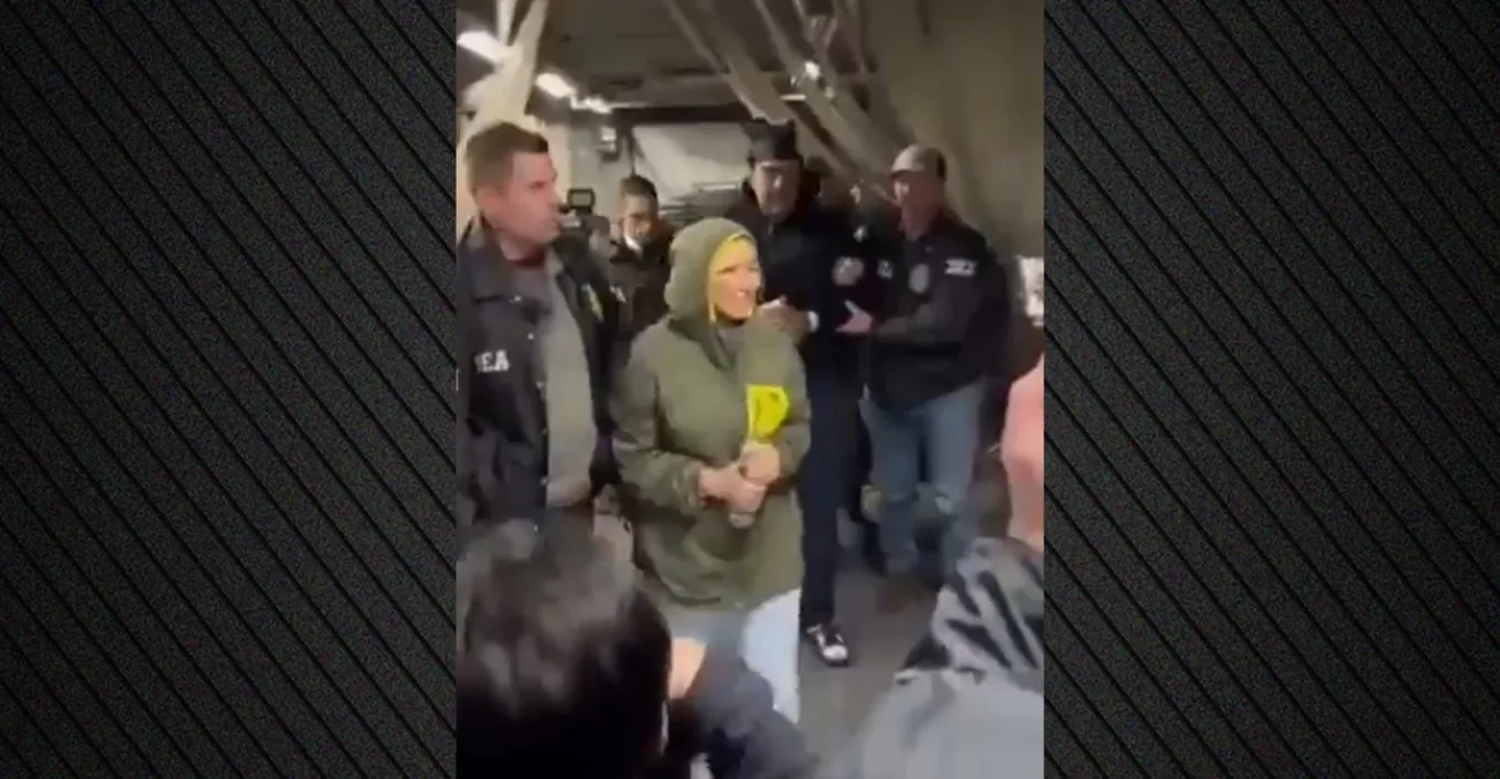 Οι πρώτες εικόνες της Σίλια Φλόρες - Η σύζυγος του Μαδούρο μετά τη σύλληψη από τις ΗΠΑ