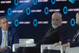 Ράμα: Μετά το παραλήρημα αμφισβητεί τη σχέση όσων μιλούν ελληνικά με Πλάτωνα και Αριστοτέλη