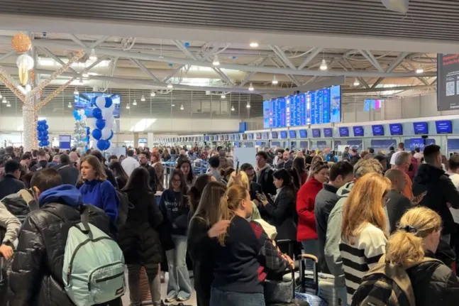 Χάος στα αεροδρόμια: Παράλυση πτήσεων λόγω σοβαρού προβλήματος στο FIR Αθηνών