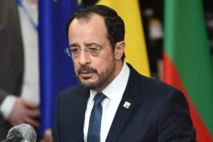 Κυβερνητικός εκπρόσωπος στην Κύπρο για το βίντεο με τις μίζες: «Δεν αμφισβητούμε τις συνομιλίες, αλλά έγινε κακόβουλη επεξεργασία»