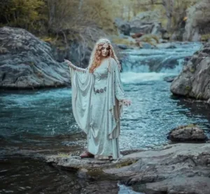 Πάτρα: Στα ίχνη της νεράιδας Μανωλιάς Πάτρα: Στα ίχνη της νεράιδας Μανωλιάς