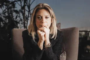 Το έντονο παρασκήνιο και οι αντιδράσεις με την παραίτηση Καρυστιανού: Ας μάθουμε ποιοι έλεγαν όχι στη διαφάνεια, λέει ο Πατσίκας – Έλεος, ανήθικοι οι συγγενείς; απαντά ο Καραχάλιος