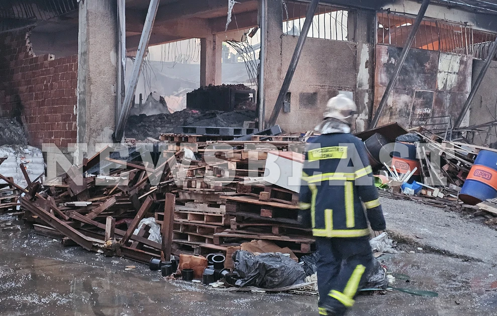 Μενίδι: Πύρινη κόλαση, κάηκαν τρια εργοστάσια ΦΩΤΟ