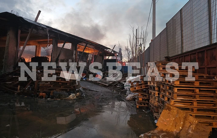 Μενίδι: Πύρινη κόλαση, κάηκαν τρια εργοστάσια ΦΩΤΟ