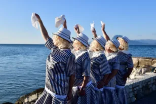 Οι ΣΦήγΚΕΣ φέρνουν το «Ξανθό» στο Πάνθεον: Μια θεατρική γιορτή μεταμορφώσεων και ρόλων