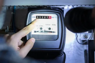 Ομαδικές αγωγές κατά του ΔΕΔΔΗΕ για τις άδικες κατηγορίες για ρευματοκλοπή