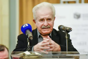 Ο Μίμης Ανδρουλάκης στην «Π»: Η θηλυκότητα δεν έχει ηλικία