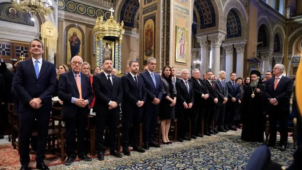 Πρωτοχρονιάτικη δοξολογία στη Μητρόπολη: Παρούσα η πολιτική και πολιτειακή ηγεσία για το 2026 ΦΩΤΟ