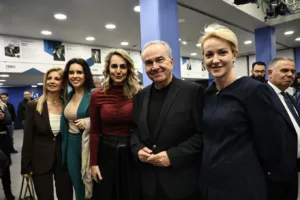 Κυριάκος Μητσοτάκης: Γιορτάζει τα 10 χρόνια στη ΝΔ και κόβει την πρωτοχρονιάτικη πίτα, ΦΩΤΟ