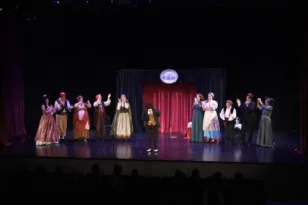 Πατρινό καρναβάλι 2026: Με σάτιρα, συγκίνηση και χειροκρότημα άνοιξε ο «Μώμος ο Πατρεύς» στο Πάνθεον