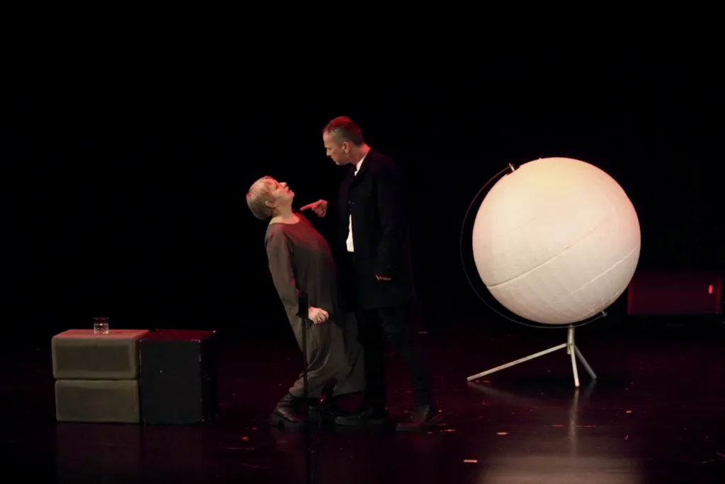 Πατρινό καρναβάλι 2026: Με σάτιρα, συγκίνηση και χειροκρότημα άνοιξε ο «Μώμος ο Πατρεύς» στο Πάνθεον