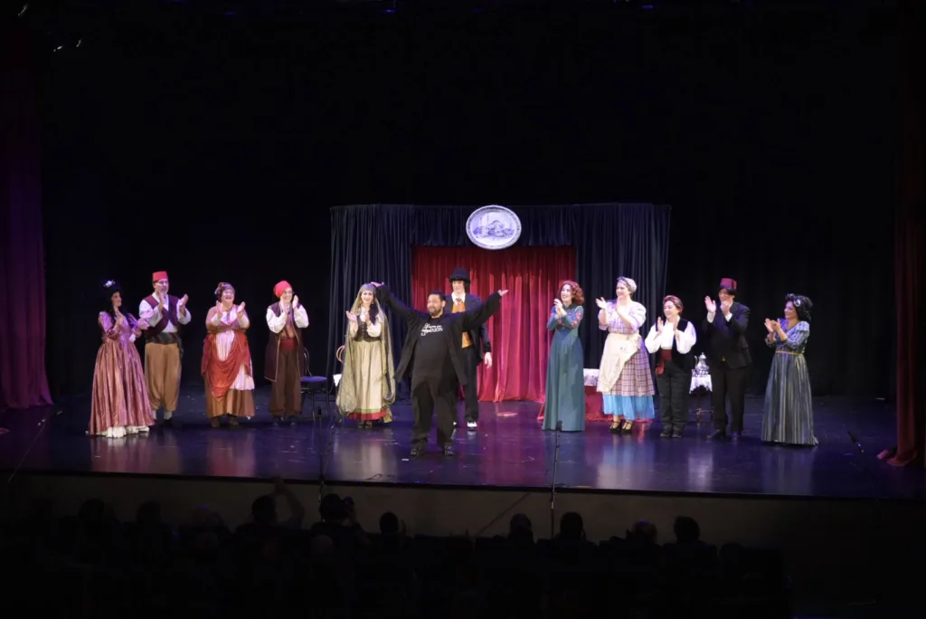 Πατρινό καρναβάλι 2026: Με σάτιρα, συγκίνηση και χειροκρότημα άνοιξε ο «Μώμος ο Πατρεύς» στο Πάνθεον