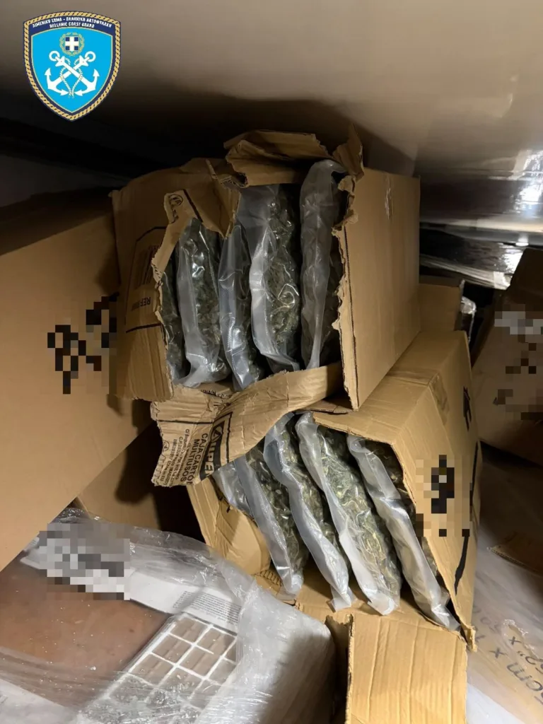 Πάτρα: Γιγαντιαία επιχείρηση του Λιμενικού – Πάνω από 178 κιλά ναρκωτικών σε φορτηγό από Ιταλία, δύο συλλήψεις ΦΩΤΟ