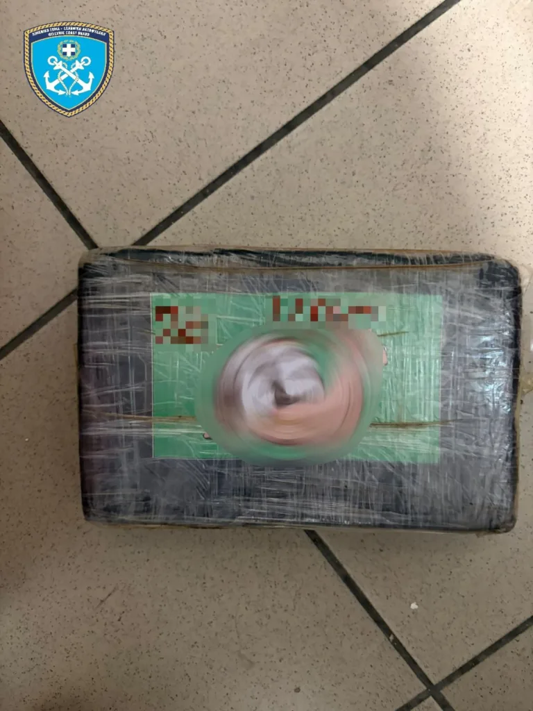 Πάτρα: Γιγαντιαία επιχείρηση του Λιμενικού – Πάνω από 178 κιλά ναρκωτικών σε φορτηγό από Ιταλία, δύο συλλήψεις ΦΩΤΟ