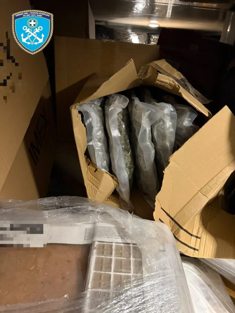 Πάτρα: Γιγαντιαία επιχείρηση του Λιμενικού – Πάνω από 178 κιλά ναρκωτικών σε φορτηγό από Ιταλία, δύο συλλήψεις ΦΩΤΟ