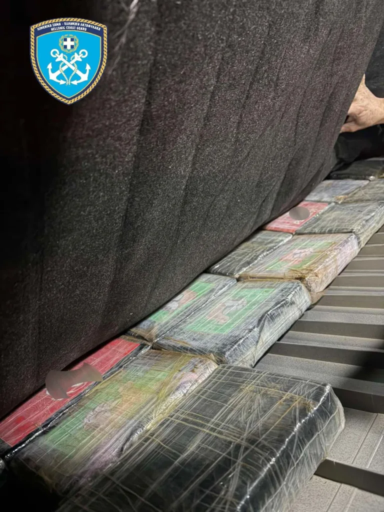 Πάτρα: Γιγαντιαία επιχείρηση του Λιμενικού – Πάνω από 178 κιλά ναρκωτικών σε φορτηγό από Ιταλία, δύο συλλήψεις ΦΩΤΟ