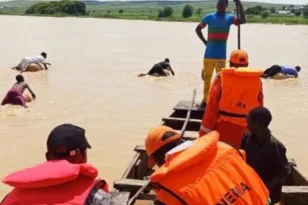 Νιγηρία: Τραγωδία με ανατροπή σκάφους σε ποτάμι, τουλάχιστον 26 νεκροί