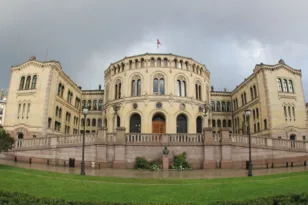 Η Νορβηγία δεν εξετάζει «προς το παρόν» αντίμετρα στους δασμούς του Τραμπ