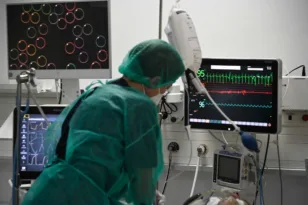 Αυτοί είναι οι ιοί που ανησυχούν πολύ τους λοιμωξιολόγους