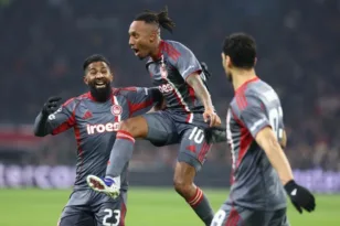 Εποποιία του Ολυμπιακού στο Άμστερνταμ, θρυλική βραδιά και πρόκριση!