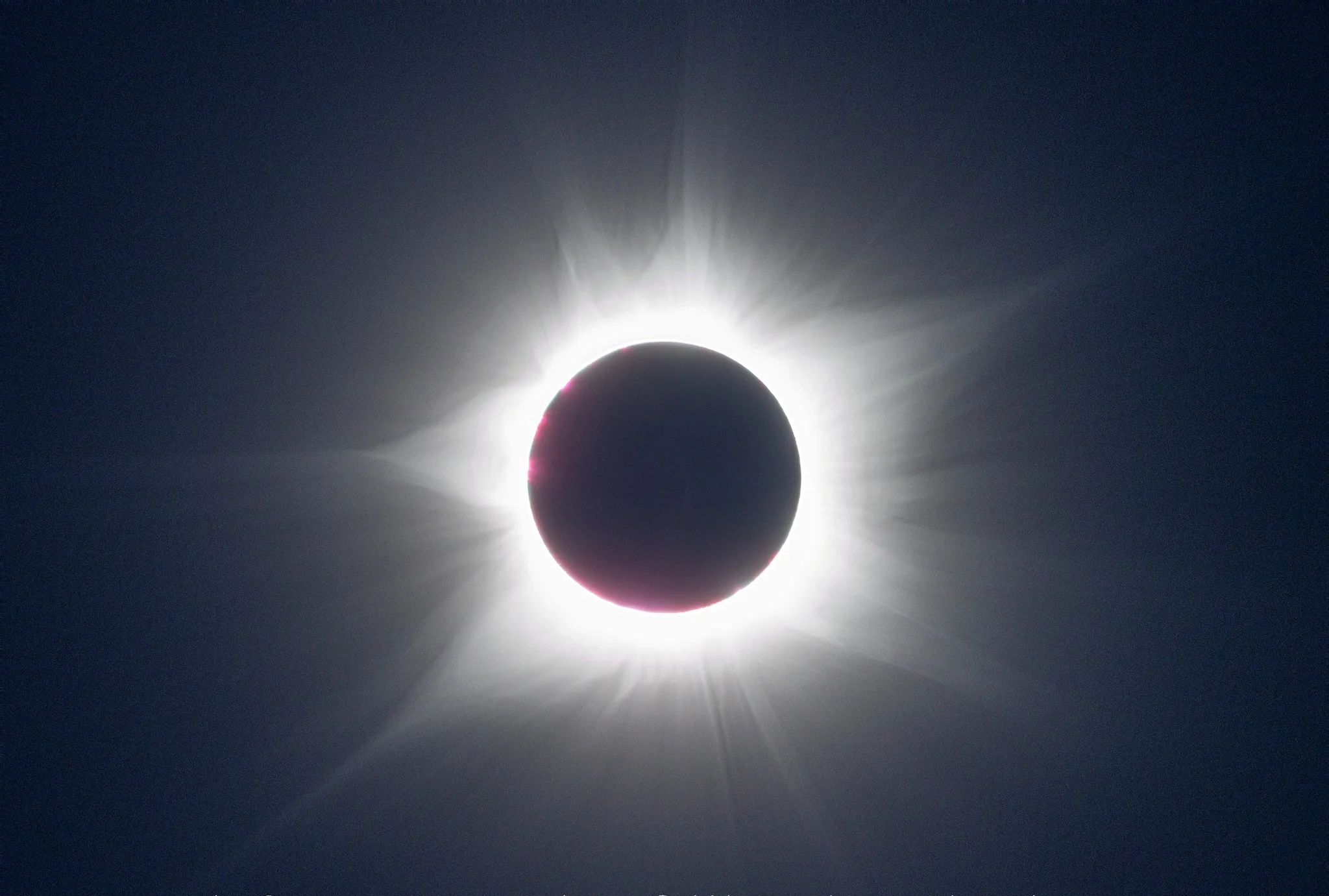 Πότε θα δούμε την πρώτη ολική έκλειψη Ηλίου στην Ευρώπη έπειτα από 27 χρόνια