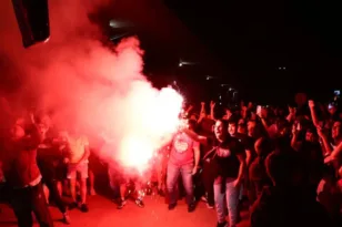 Ολυμπιακός: Η αποθεωτική υποδοχή στο ΣΕΦ μετά τη νίκη επί του Παναθηναϊκού