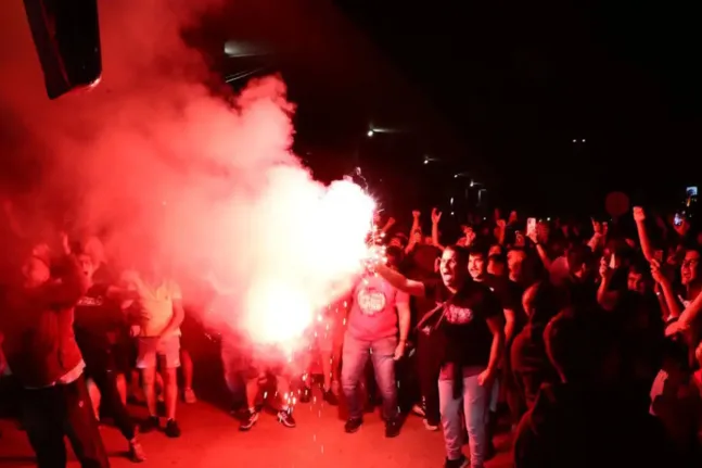 Ολυμπιακός: Η αποθεωτική υποδοχή στο ΣΕΦ μετά τη νίκη επί του Παναθηναϊκού