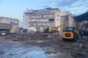 Πάτρα – Κατεδαφίστηκε το παλιό αμαξοστάσιο του ΟΣΕ: «Η ασφάλεια ήταν ο βασικός λόγος»