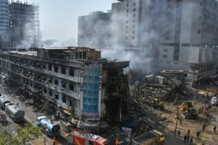 Πακιστάν: Στους 67 οι νεκροί από φωτιά σε εμπορικό κέντρο