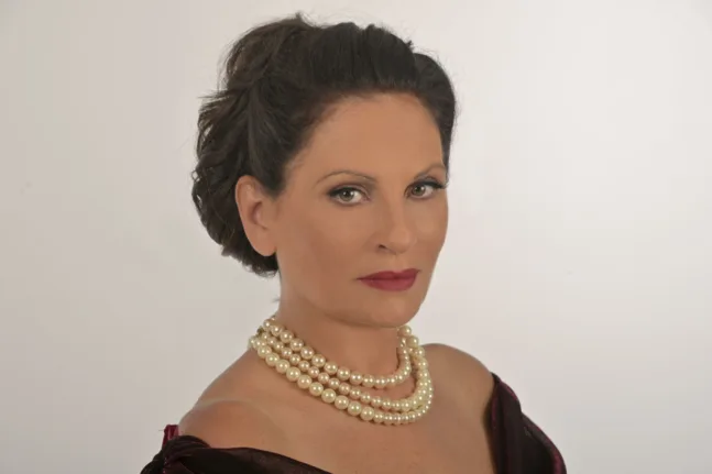 Θεοφανία Παπαθωμά στην «Π»: «Η Βέμπο με διάλεξε!» - Την Τετάρτη στην Πάτρα