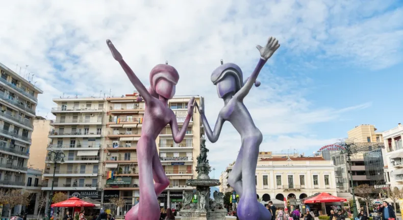 Πατρινό Καρναβάλι 2026: Γιγάντια καρναβαλική σύνθεση στην πλατεία Γεωργίου ΦΩΤΟ