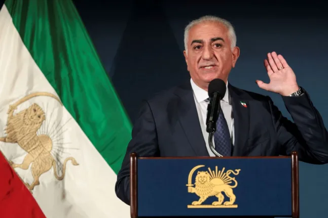 Ρεζά Παχλαβί: Δηλώνει έτοιμος να επιστρέψει στο Ιράν και να ηγηθεί της χώρας