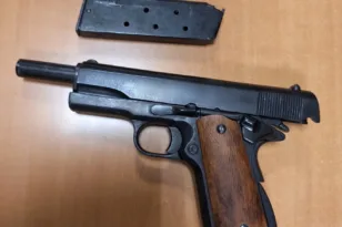 Ζεφύρι: Συνελήφθη 56χρονος με όπλο και γεμιστήρα - Επιτέθηκε στους αστυνομικούς