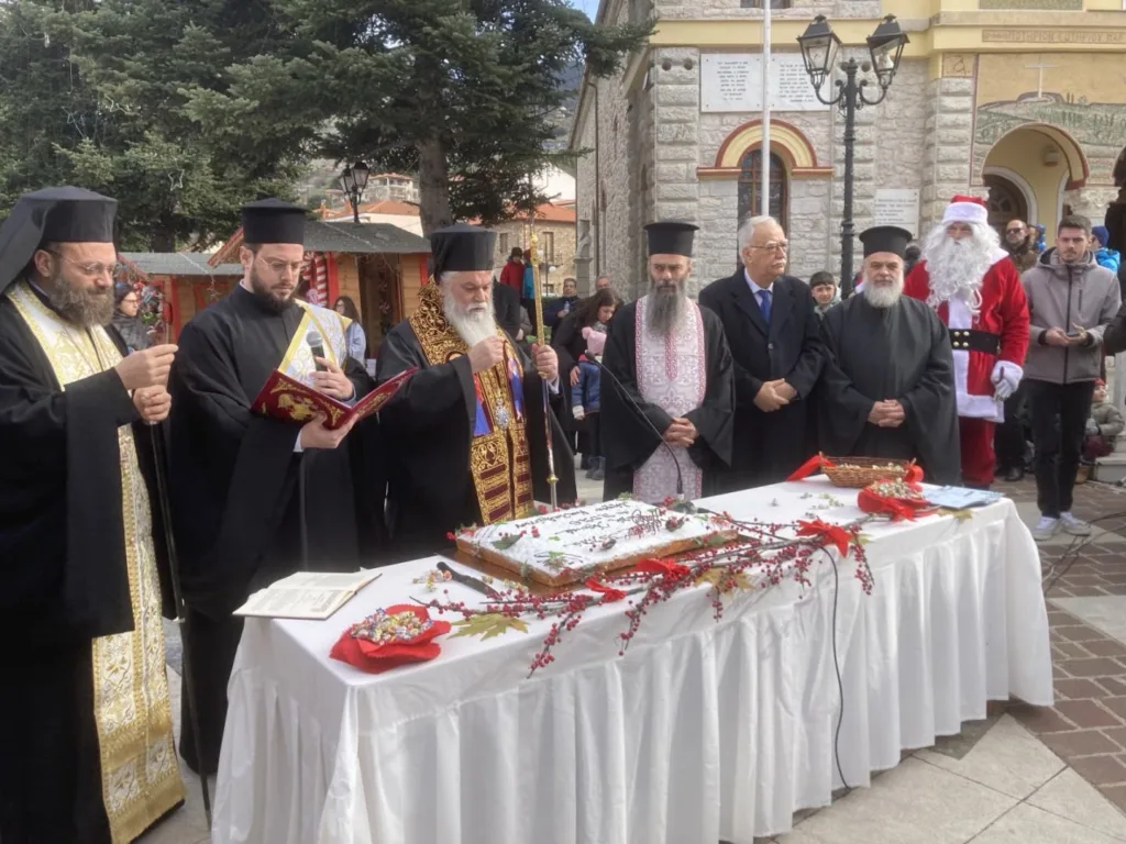 Κοπή πρωτοχρονιάτικης πίτας του Δήμου Καλαβρύτων από τον Σεβασμιώτατο Μητροπολίτη Καλαβρύτων και Αιγιαλείας κ. Ιερώνυμο