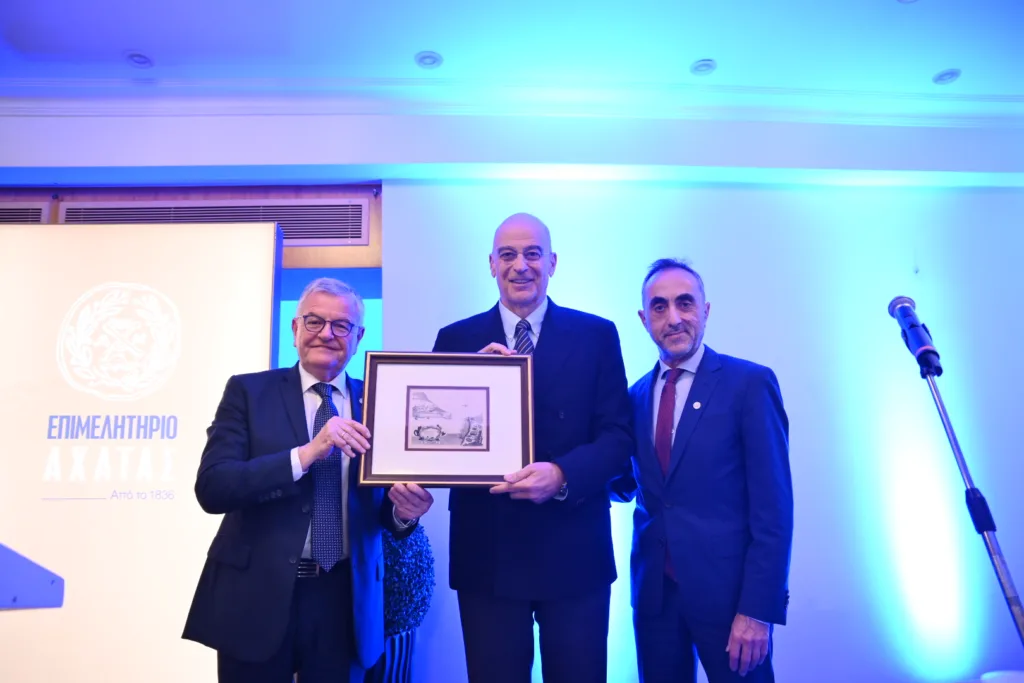 Νίκος Δένδιας στην πίτα του Επιμελητηρίου Αχαΐας: «Η Αχαΐα έχει όλα τα στοιχεία για ταχεία ανάπτυξη» Νίκος Δένδιας στην πίτα του Επιμελητηρίου Αχαΐας: «Η Αχαΐα έχει όλα τα στοιχεία για ταχεία ανάπτυξη»