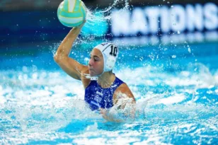 Με χρώμα Πάτρας η Ελλάδα επίδειξη δύναμης κόντρα στη Γαλλία