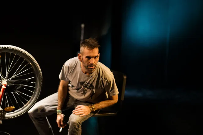 Πάτρα: «Ο πρίγκιπας της οπισθογωνίας» επιστρέφει στο θέατρο act για τέσσερις Δευτέρες