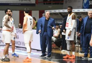 Ο Προμηθέας μπήκε με το αριστερό στο 2026, ήττα από ΑΕΚ, τώρα οι μάχες με Σαλόν - Φωτογραφίες/δηλώσεις/μικρά-μικρά